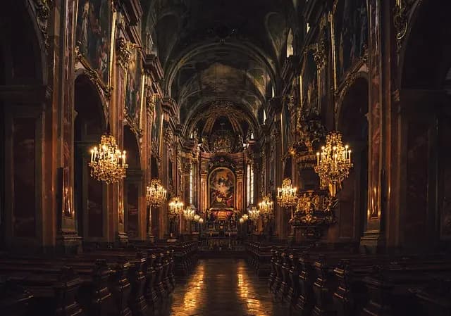 Biuro Nieruchomości: Czy Warto Skorzystać z Ich Usług?